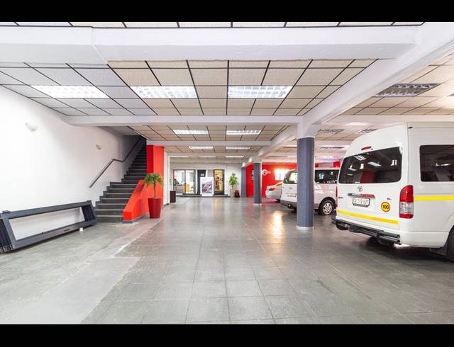 275M² BUILDING TO LET IN WOODSTOCK
